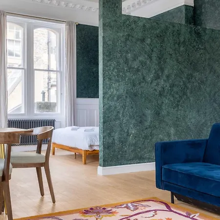 89 The Merchants- Chic By The House Of Danu Edinburgh