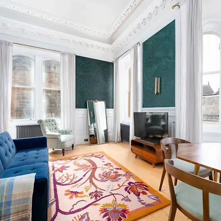 89 The Merchants- Chic By The House Of Danu