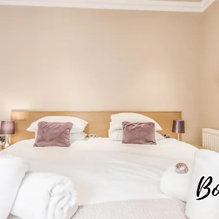 Montmartre - New Town 3br-3ba Main Door - By Bonjour Residences *