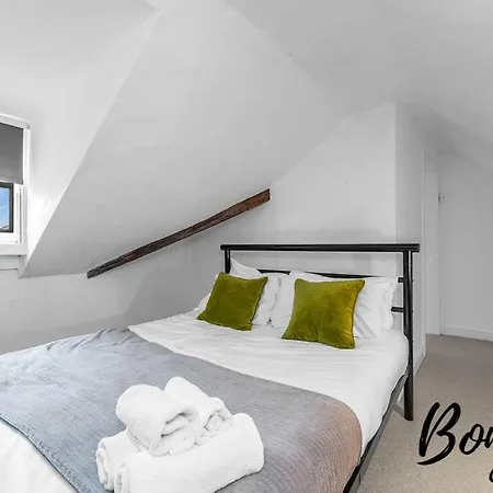 Voltaire - New Town 3br-2ba, Castle Street By Bonjour Residences * Edinburgh