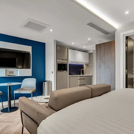 Apart-hotel Roomzzz