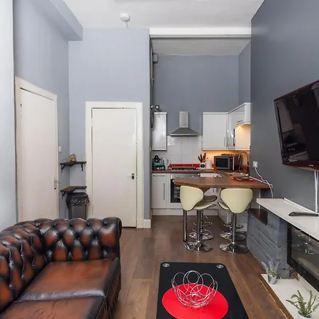 Warm 1 Bed By Holyrood Palace And Park! *