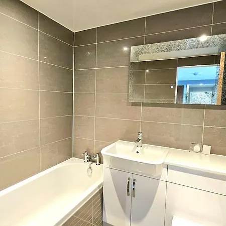 Apartmán Lovely 3 Bedroom By Sensational Short Lets & Service With 6 Beds Edinburgh