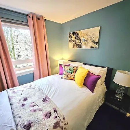 Apartmán Lovely 3 Bedroom By Sensational Short Lets & Service With 6 Beds
