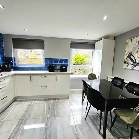 Apartmán Lovely 3 Bedroom By Sensational Short Lets & Service With 6 Beds *