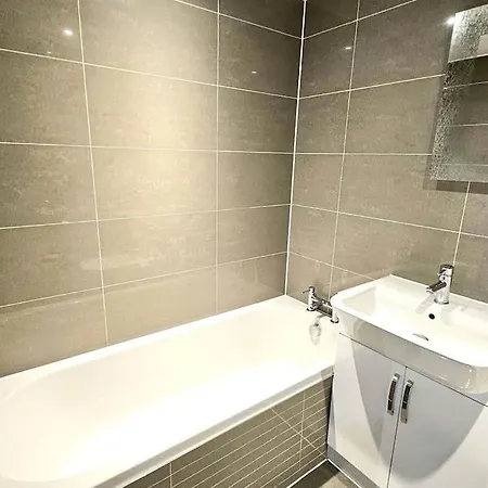 Apartmán Lovely 3 Bedroom By Sensational Short Lets & Service With 6 Beds