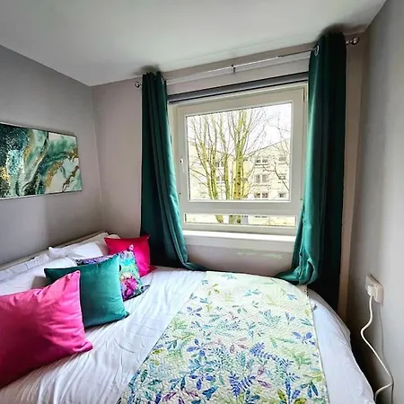 Apartmán Lovely 3 Bedroom By Sensational Short Lets & Service With 6 Beds *