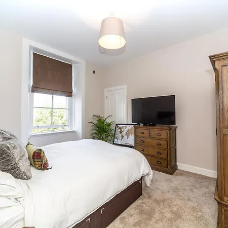 Montgomery Large 2 Bedroom Flat - 5 Mins Walk To Centre Apartmán Edinburgh