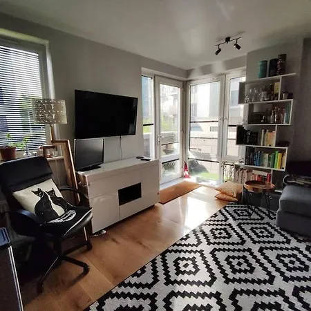 Flat With Balcony. Parking Included. Edimburgo