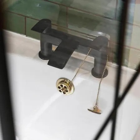 Stylish 3 Bed Abode - Parking And Garden 에든버러