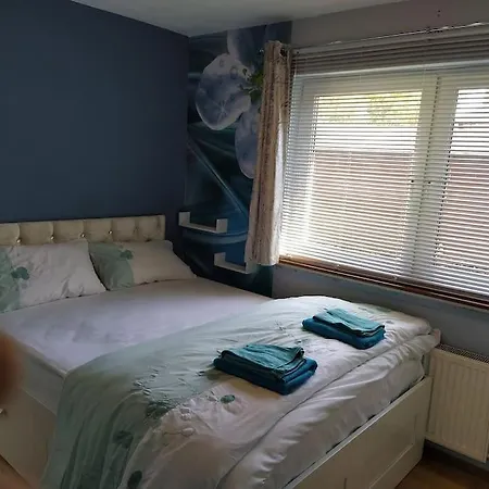 Double Ensuite Room, 1-minute Walk To Bus Stop * Edinburg