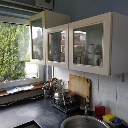 Studio Flat, Frequent Buses, 1-minute Walk To Bus Stop, 15 Minutes To City Center Апартаменты *