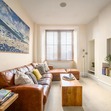 Apartment Stylish & 2br Stockbridge Gem