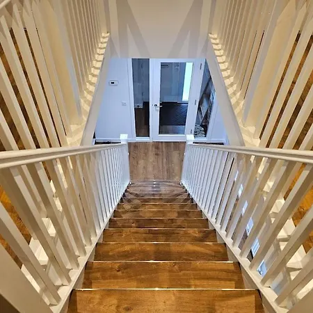 Our House @ Little France 爱丁堡