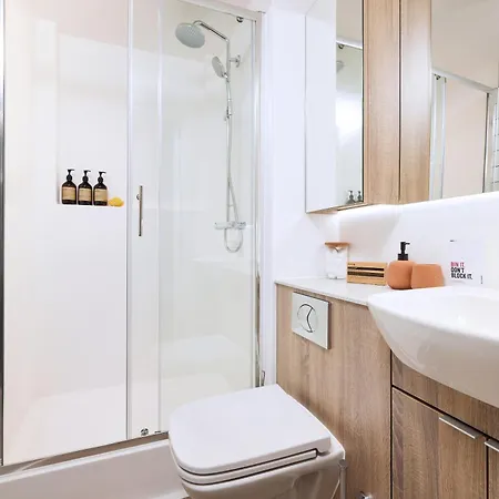 דירה Joivy At Iona Street - Adults Only *