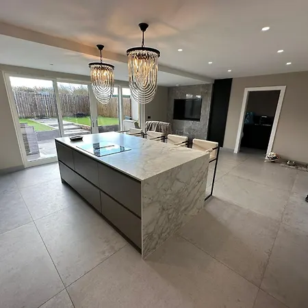 Riversdale House Next To Murrayfield Stadium *