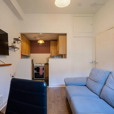 The Eden Apartment, Center 에든버러