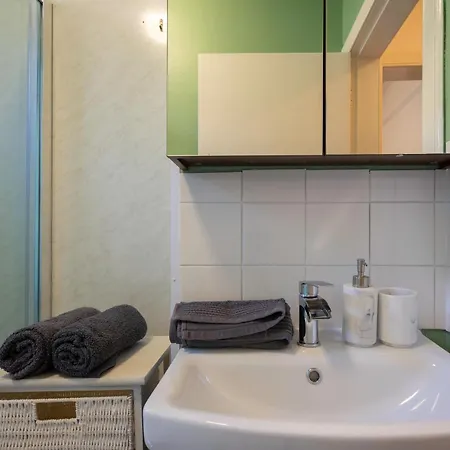 아파트 The Eden Apartment, Center *