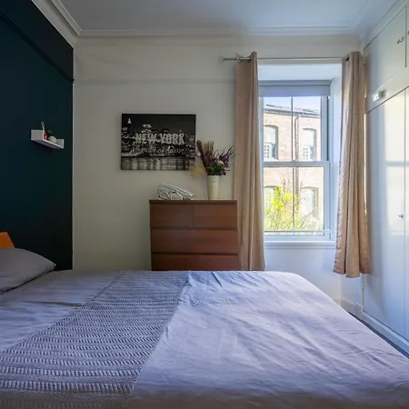 The Eden Apartment, Center