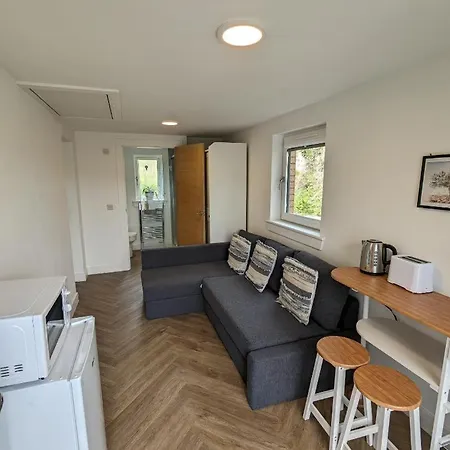 Проживание в семье En-suite Double With Private Entrance