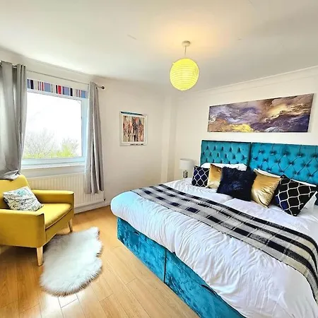 3 Bed House With 6 Beds By Sensational 爱丁堡