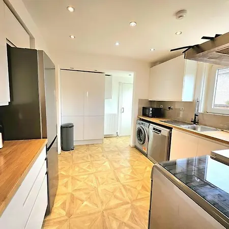 3 Bed House With 6 Beds By Sensational