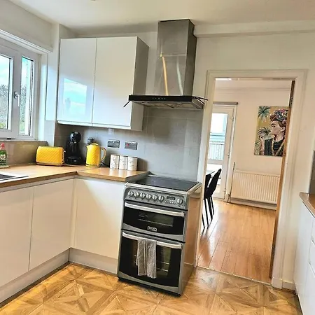 Apartment 3 Bed House With 6 Beds By Sensational *