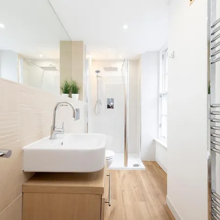 Ultra Sytlish West End Apt - Quiet Location * Edinburgh