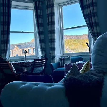 Edinburghs Arthurs Seat View *