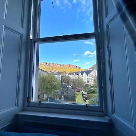 Edinburghs Arthurs Seat View *