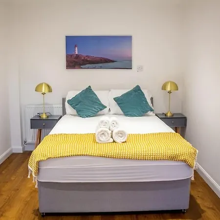 Casa de Férias 4 Bed Complete In Near Airport Edimburgo