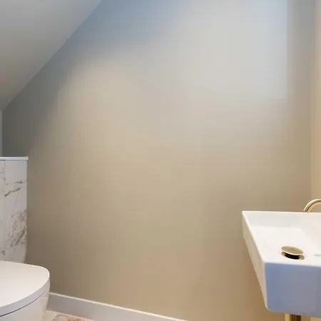 Dragon - Centre 2 Bed Luxury Mews House