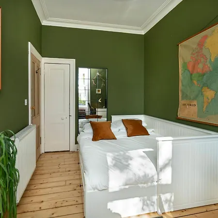 Joivy Superb 2-bed Flat Near The Royal Botanic Garden Edinburgh