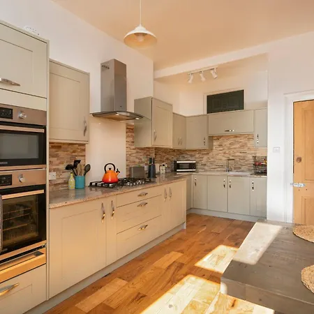 Joivy Superb 2-bed Flat Near The Royal Botanic Garden Apartment Edinburgh