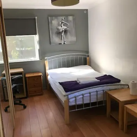 Apartment 3 Double Bedrooms Free Parking Edinburgh
