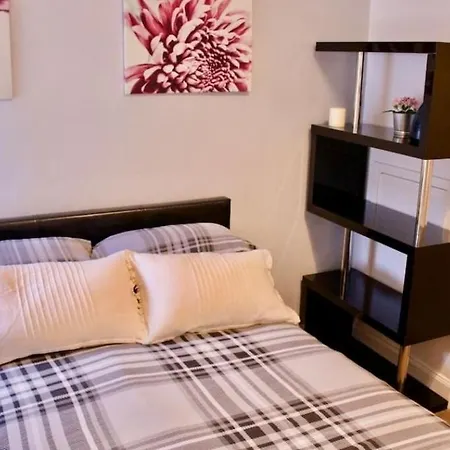 Unique Two Bed Main Door Flat At The Meadows Apartment Edinburgh
