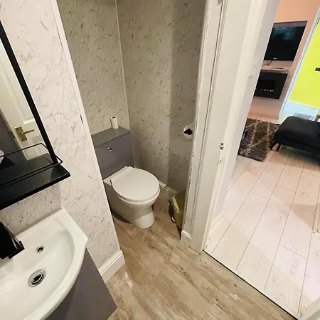 Appartement Unique Two Bed Main Door Flat At The Meadows *