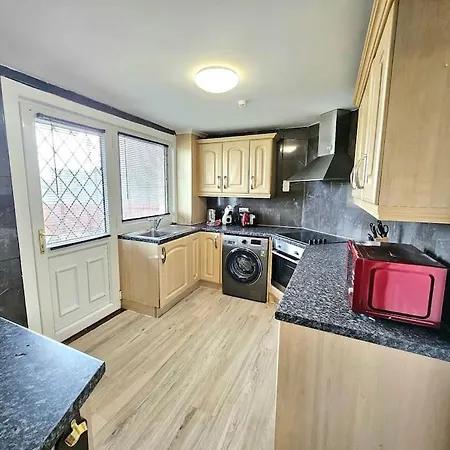 4 Bed House With 6 Beds * Edinburgh