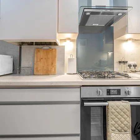 Central, Cozy 2br-1ba In Haymarket By Bonjour Residences