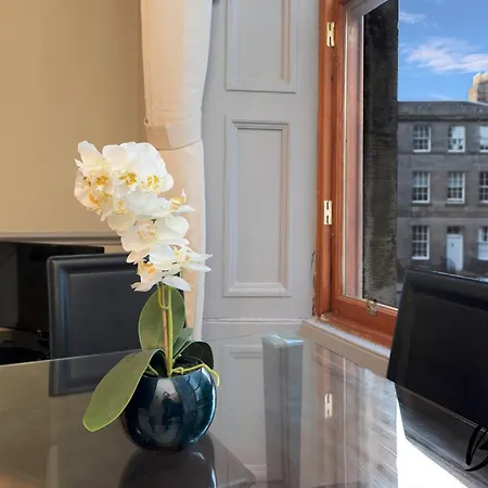 Central, Cozy 2br-1ba In Haymarket By Bonjour Residences