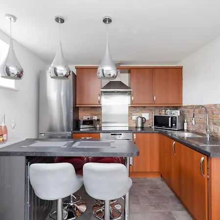 Joivy Elegant Flat With Balcony * إدنبرة