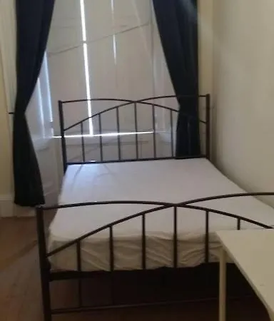 Southside Spacious Flat Sleeps 8 *