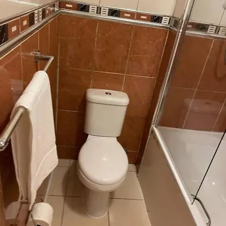 Apartment Southside Spacious Flat Sleeps 8 *