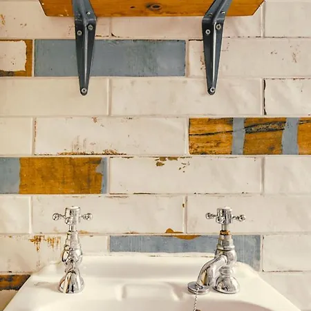 Apartamento Charming City Centre Flat With Warmth & Character *