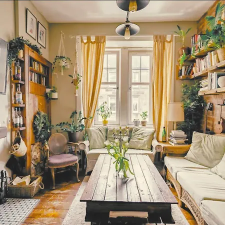 Charming City Centre Flat With Warmth & Character