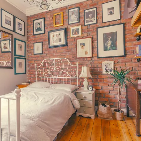 Charming City Centre Flat With Warmth & Character *