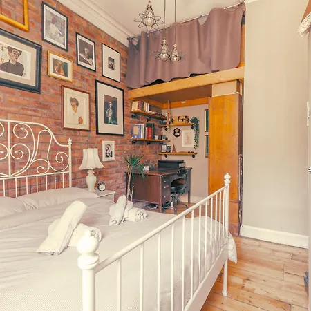 Daire Charming City Centre Flat With Warmth & Character *