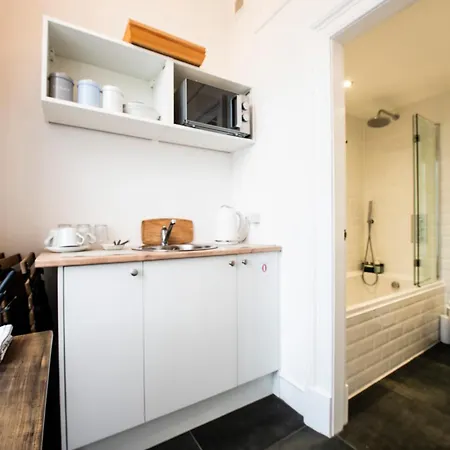 בית הארחה Sheens House