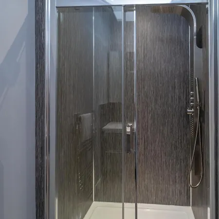 Beautiful Spacious Victorian Town House