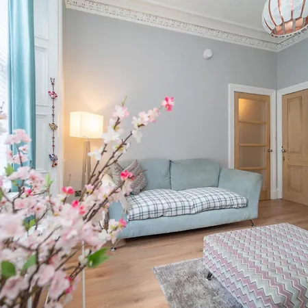 Beautiful Spacious Victorian Town House Apartment Edinburgh